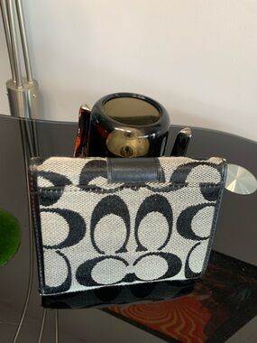 Coach Black & Cream Signature Compact leather collection Wallet